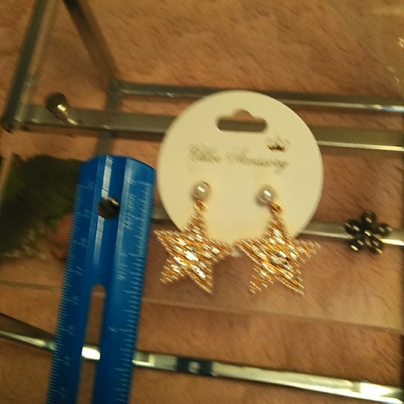 Star ⭐ Pearl Enhanced Pierced Earrings ⭐ - Picture 4 of 4